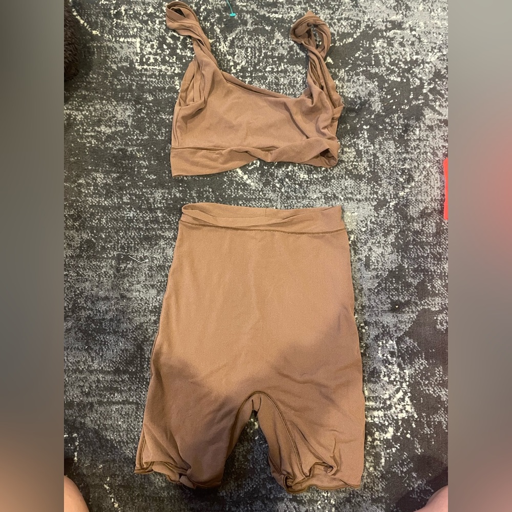 Skims outfit like new size medium